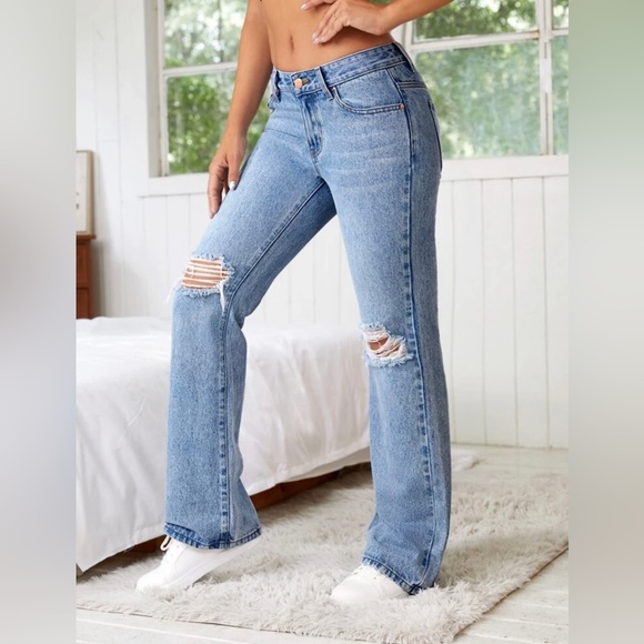 Womens size small (4) ripped bootcut jeans - Picture 3 of 5